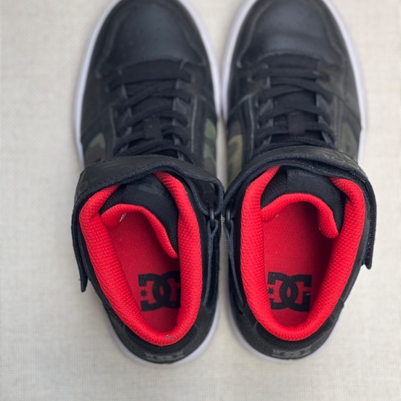 DC high top Sneaker Size 4 - Picture 3 of 5